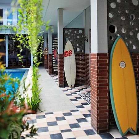 Mojosurf Camp Canggu エクステリア 写真